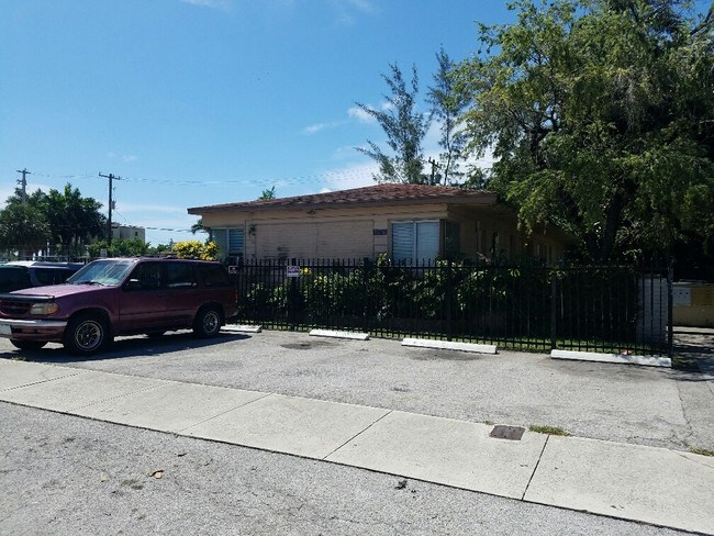 Building Photo - 1080 NE 80th St