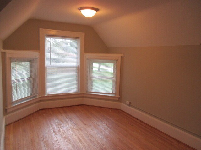 Building Photo - Spacious 4 bedroom 2 bath  home