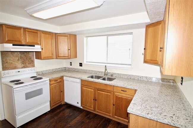 Building Photo - 10402 Gulfstream Ln