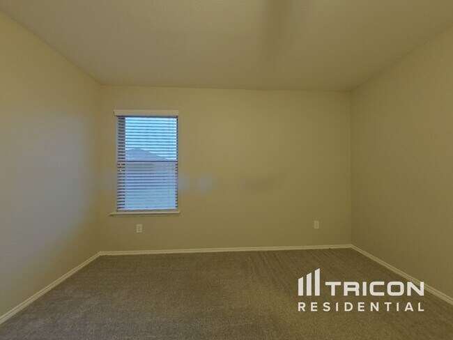Building Photo - 413 Azalea Dr