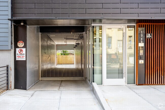Building Photo - 1064 Hancock St