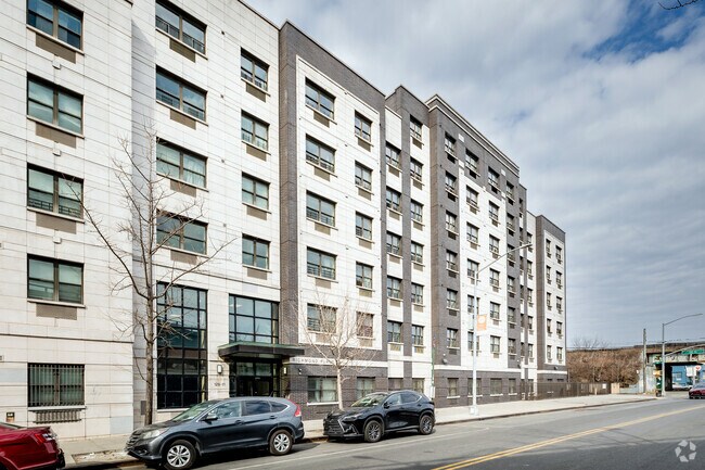 Foto del edificio - 12911 Jamaica Ave