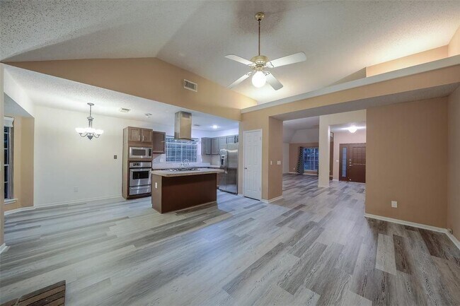Foto del edificio - 143 W Village Knoll Cir