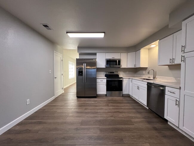 Foto del edificio - Beautifully Renovated 3 Bedroom 2 Bath Home in North San Jose