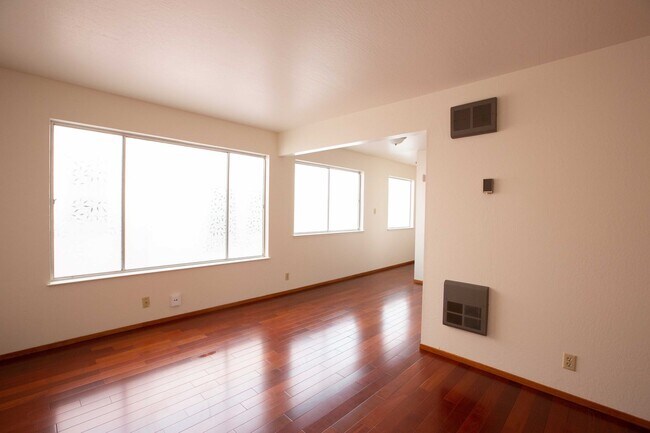 Building Photo - OPEN HOUSE:Tuesday(1/23) 7:15pm-7:30pm Top...
