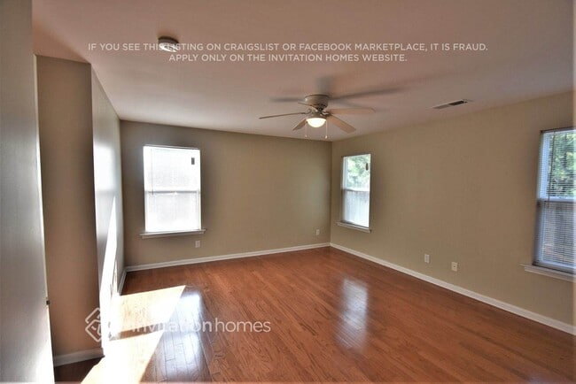 Building Photo - 2943 Edgewater St SW