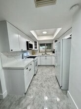 Building Photo - 7439 Twin Sabal Dr