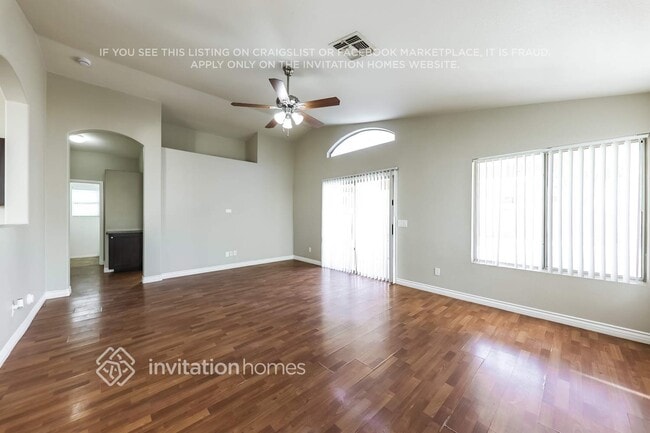 Building Photo - 2406 S Navajo Way