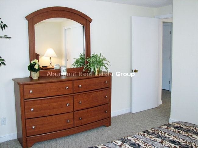 Building Photo - 5 Totman Dr