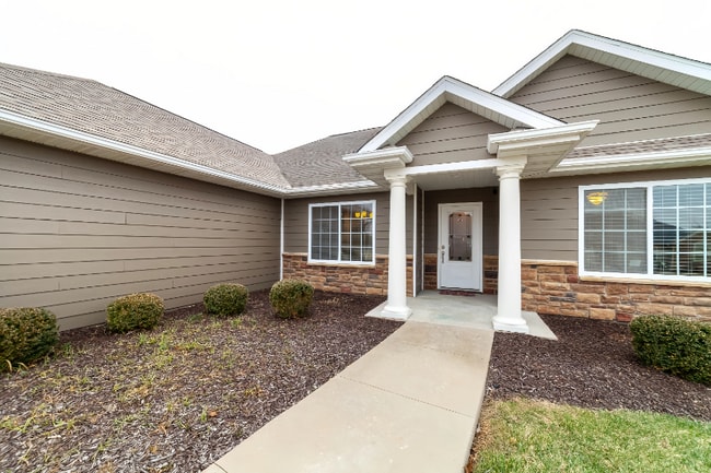Building Photo - 4500 Weybridge Dr