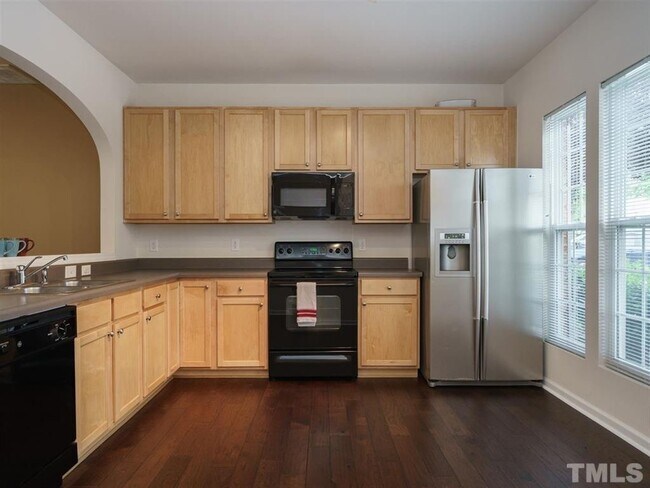 Building Photo - 3 Bedroom | 2.5 Bath Townhouse in Morrisville