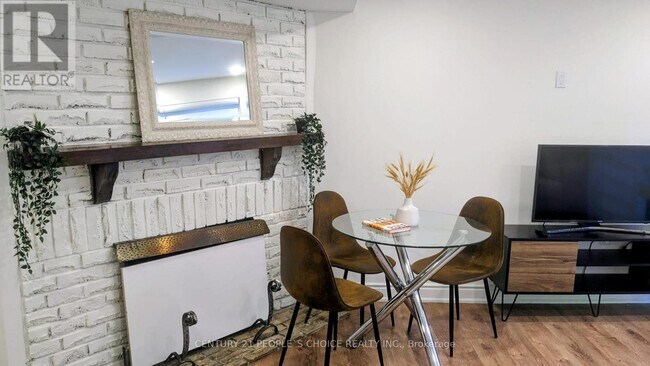 Photo du bâtiment - 116 Royal Palm Dr