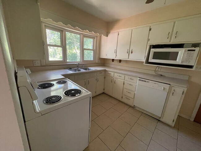 Building Photo - 3 bedroom 1 bathroom West Lafayette