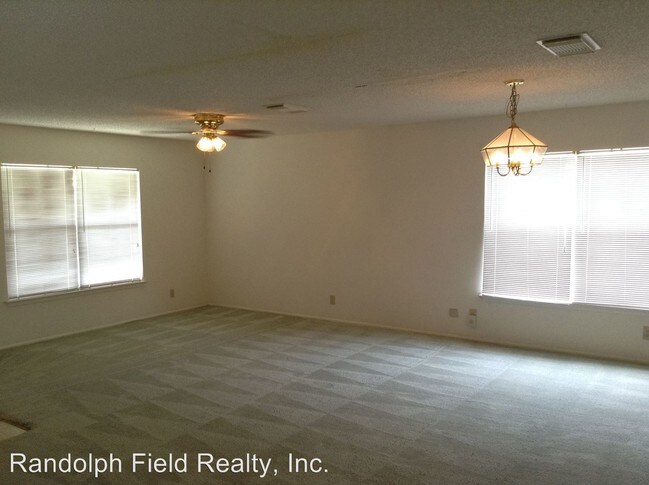 Foto del edificio - 8022 Manderly Pl