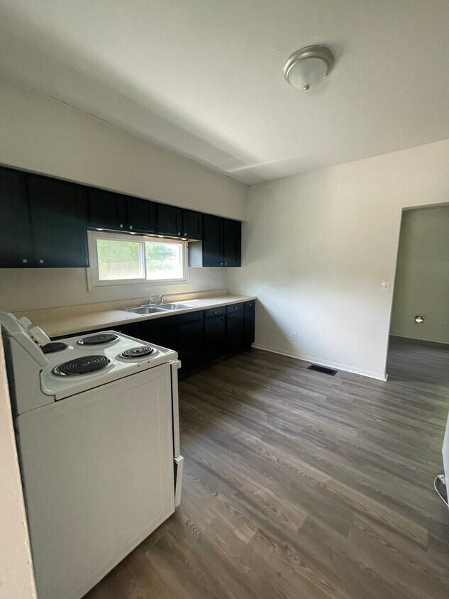 Foto principal - 1064 S Central Ave