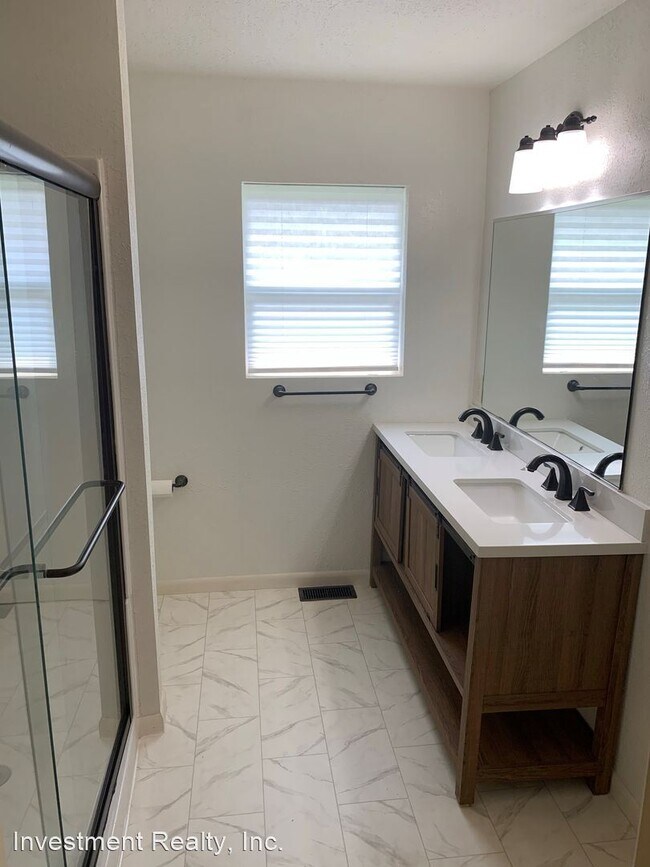 Foto del edificio - 4 br, 2 bath House - 807 Fairgrounds Rd