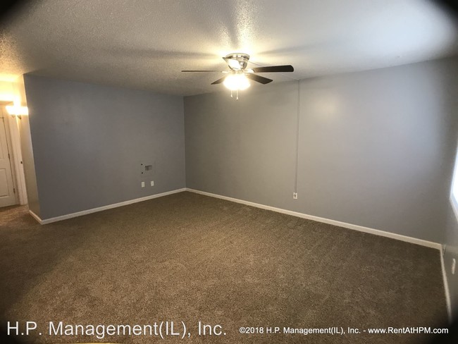 Building Photo - 1124 University Dr