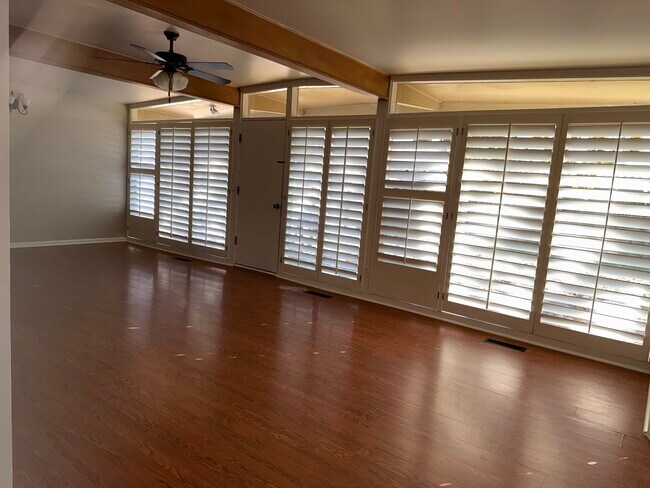 Foto del edificio - 5332 E 26th Pl