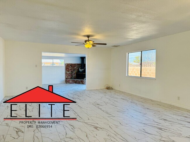 Foto del edificio - AVAILABLE NOW!