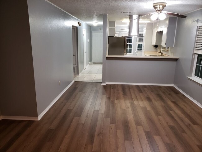 Building Photo - Totally Renovated 2 Bed/2 Bath Condo Near Walmart, Shopping, Airport, Mall, & Park!