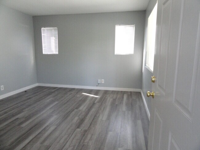 Living room - 509 S Mathews St
