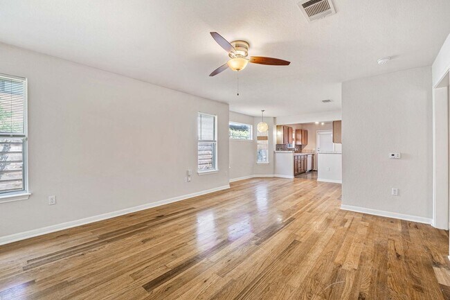 Foto del edificio - Charming East Austin 2 Bedroom, 2 Bath Home off of Cesar Chavez