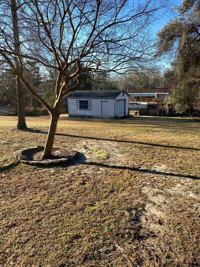 Foto del edificio - 4 Bedroom 2 bath Brick Home w/ Large Workshop
