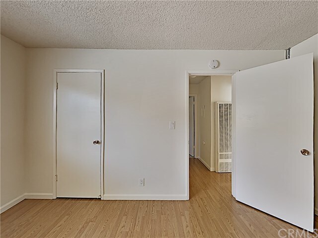 Building Photo - 870 Burbank Dr
