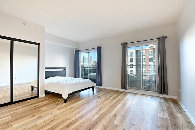 Building Photo - 450 J St