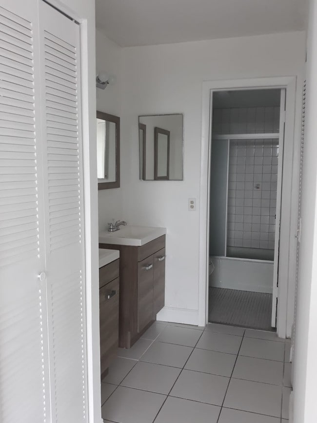 Master bathroom - 16751 NE 9th Ave Apartment