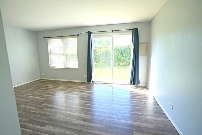 Building Photo - 2684 Waterford Ct