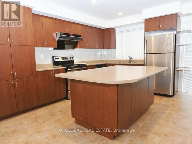 Building Photo - 3185 Boxford Cres