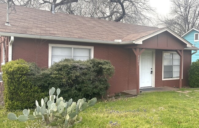 Photo - 2209 Bolivar St House