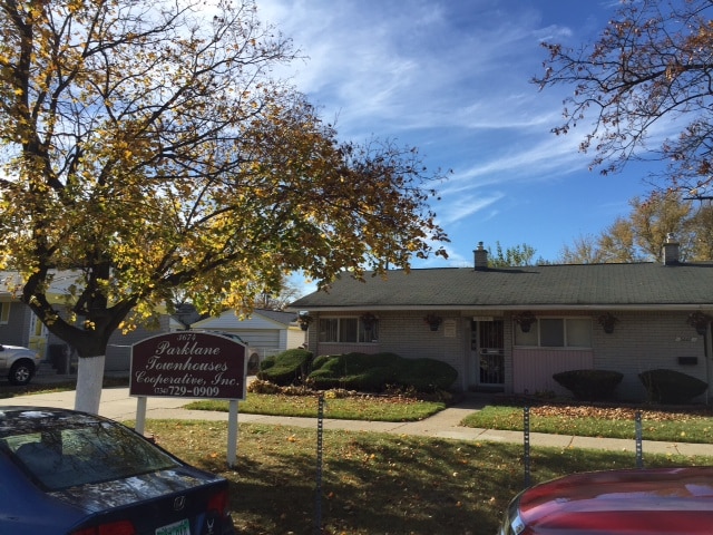 Building Photo - Parklane Townhouses