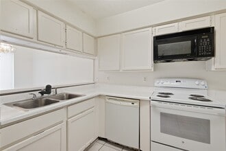 Building Photo - 11217 Briar Forest Dr