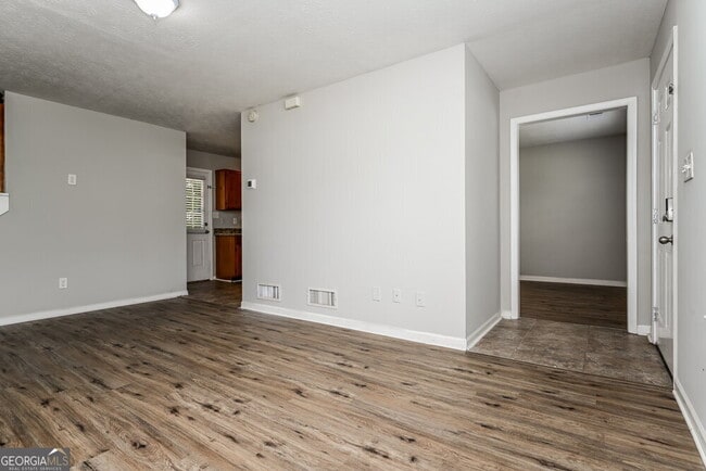 Building Photo - 2744 Sanibel Ln SE