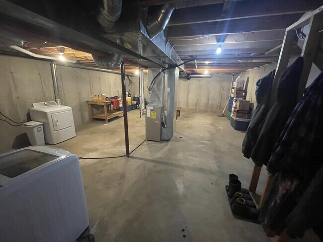 Building Photo - 138 Sater St