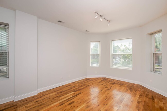 Building Photo - 1501 N Talman Ave