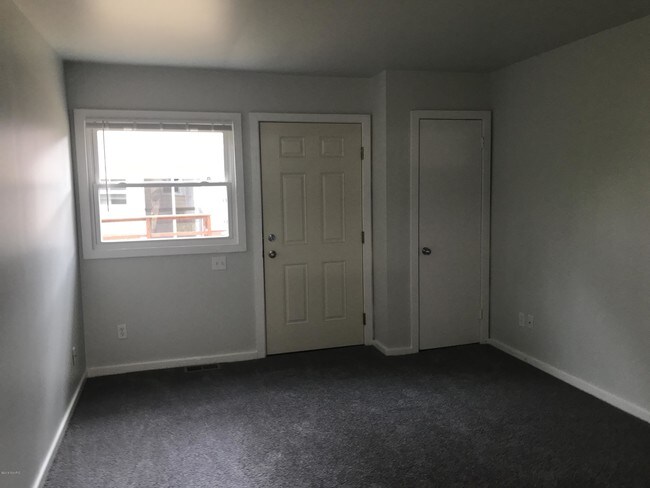 Building Photo - 7344 Lovers Ln