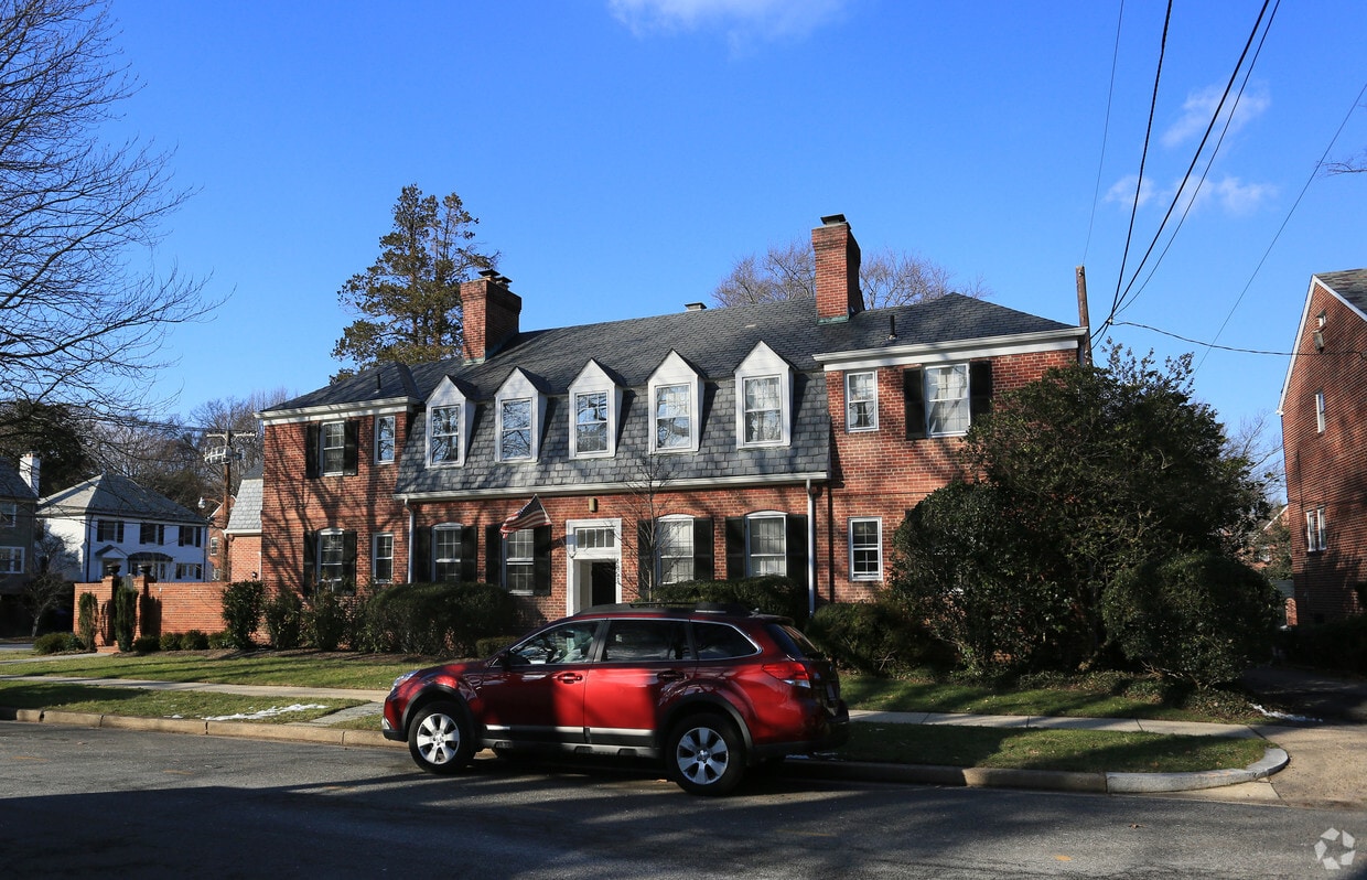 Building Photo - 4853 Sedgwick St NW