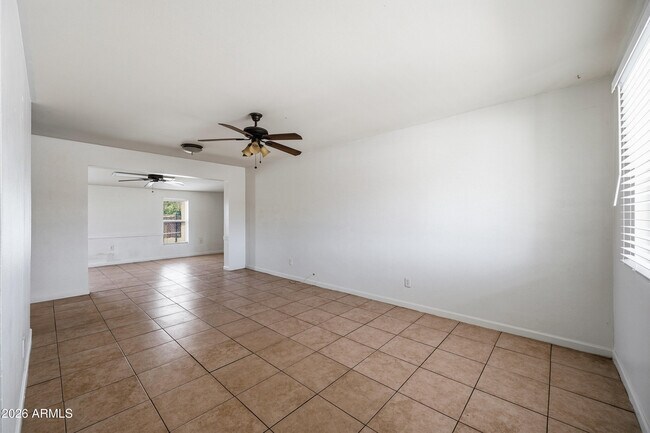 Foto del edificio - 12422 N Cherry Hills Dr E