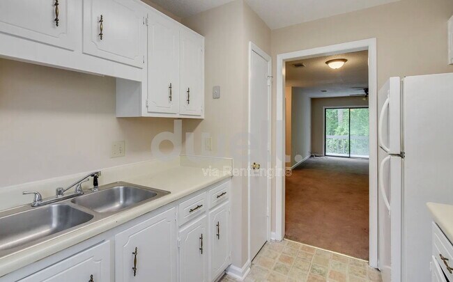 Foto del edificio - 3510 Woodlake Rd