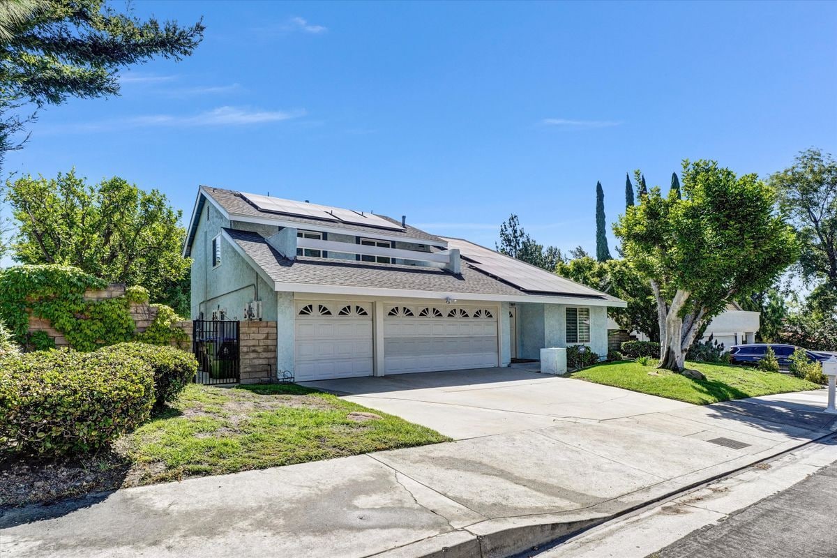 Primary Photo - 11454 Doral Ave
