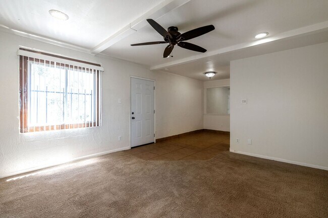 Foto del edificio - 2-bedroom, 2-bathroom in Scottsdale, AZ.
