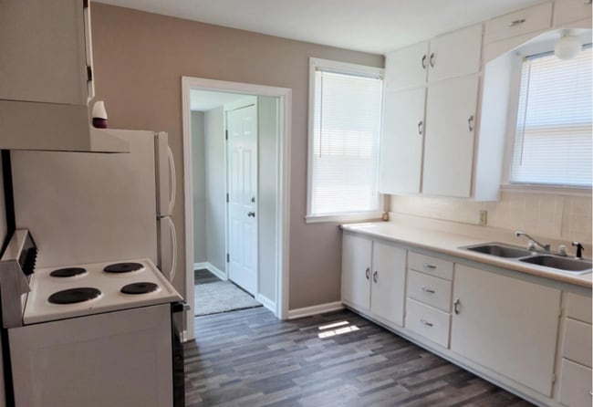 Building Photo - GREAT SILVER LAKE HOME!!