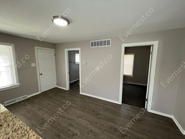 Foto del edificio - 11068 Essex Ave