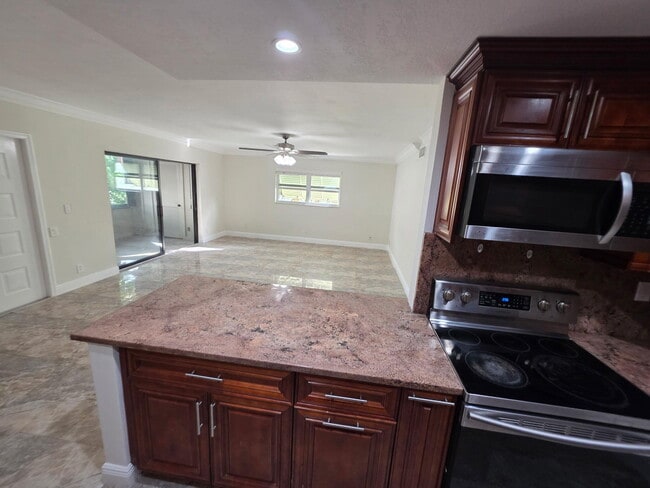 Foto del edificio - 111 Lake Ave