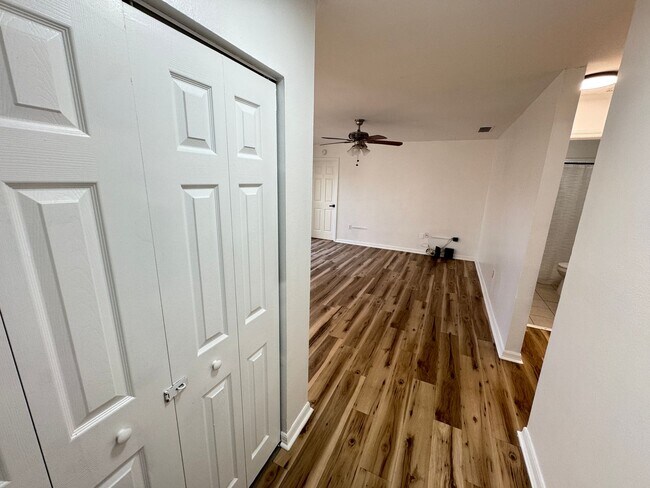 Building Photo - Cozy 2 Bedroom and 2 Bath Townhome in Kiss...