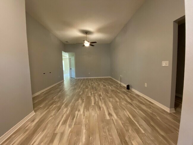 Building Photo - 3150 Vaccari Ct