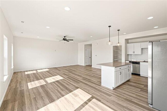 Foto del edificio - New Two Story Townhome!
